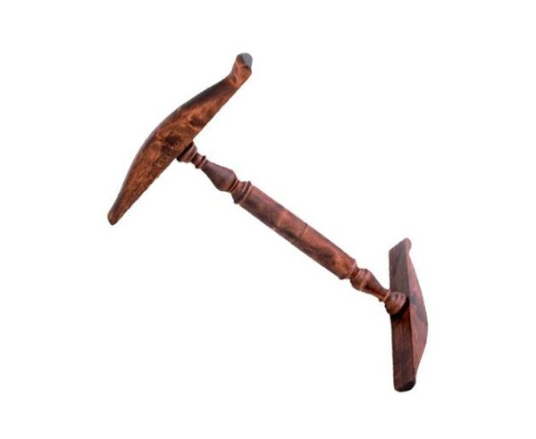 Kromski Kreuzhaspel Niddy Noddy mittel lackiert Walnuss